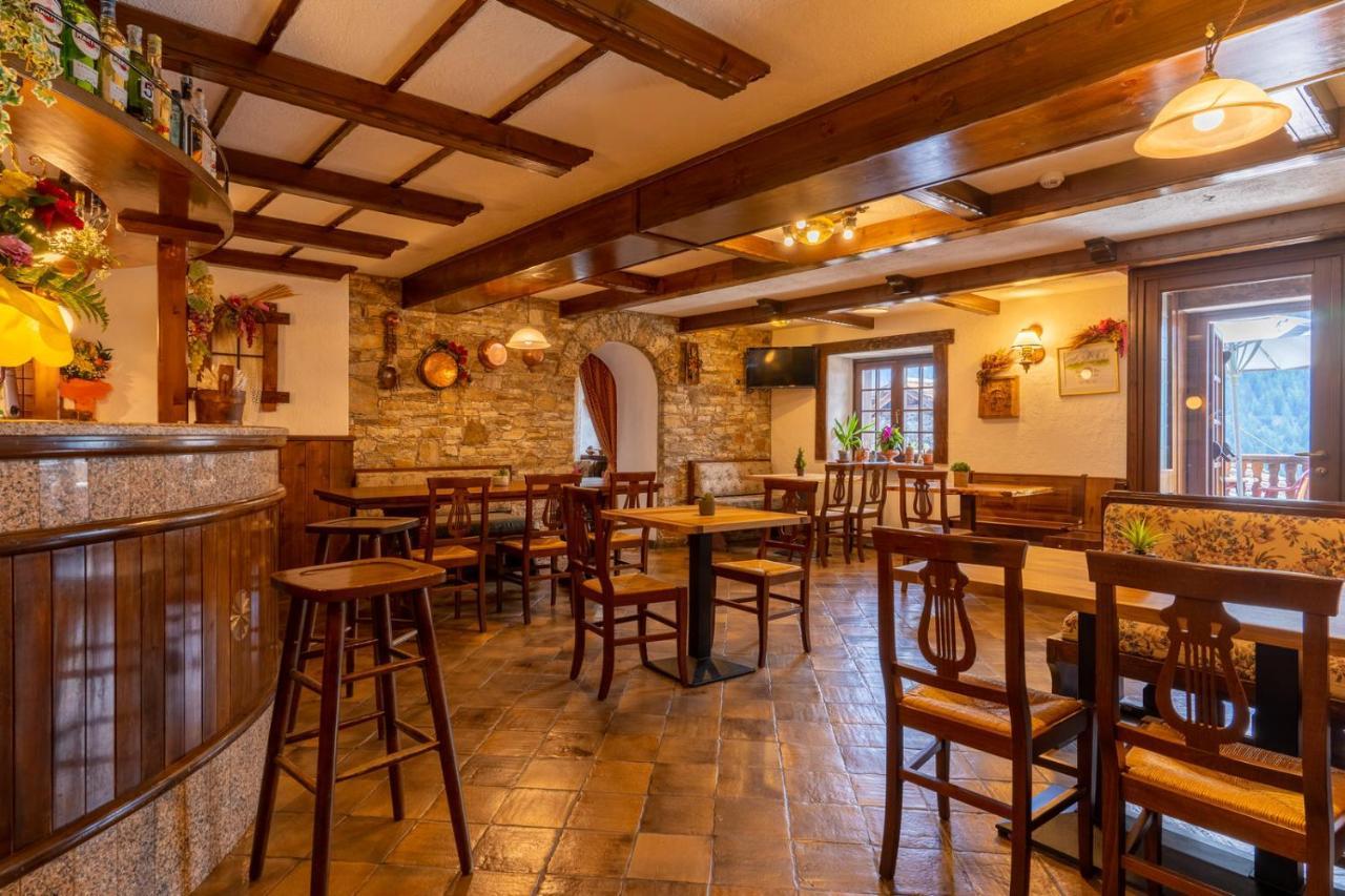 Hotel Des Alpes Saint Rhemy en bosses Bagian luar foto