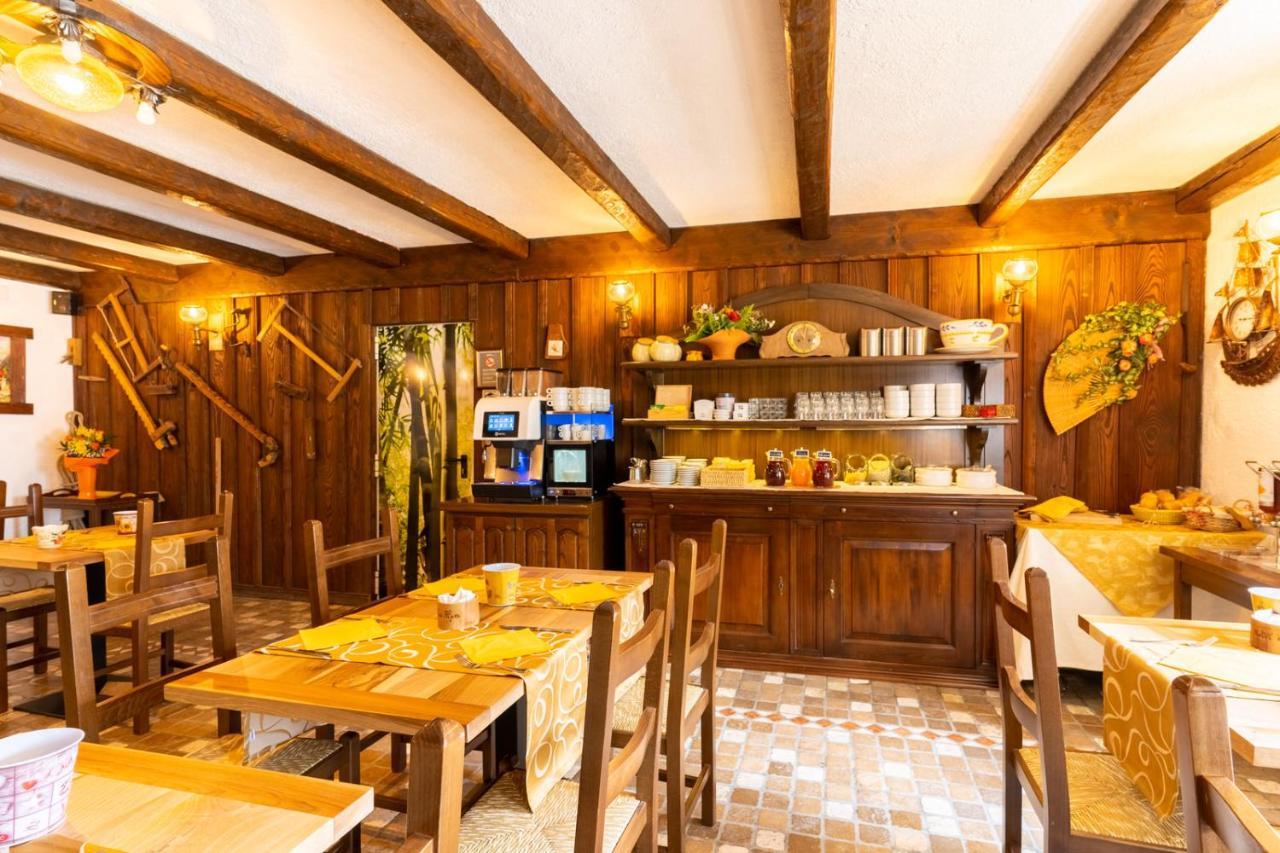 Hotel Des Alpes Saint Rhemy en bosses Bagian luar foto