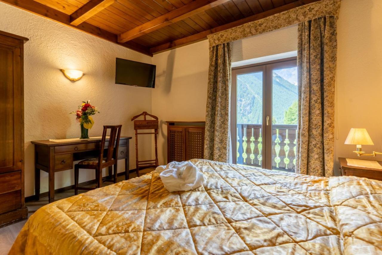 Hotel Des Alpes Saint Rhemy en bosses Bagian luar foto