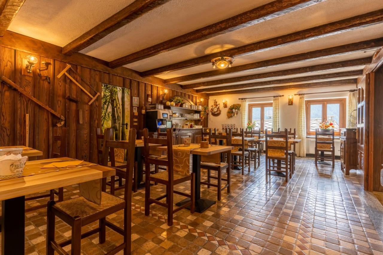 Hotel Des Alpes Saint Rhemy en bosses Bagian luar foto