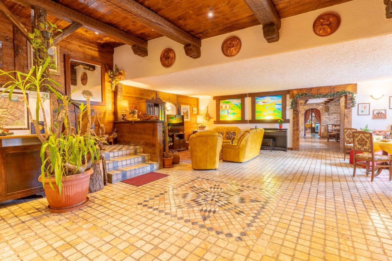 Hotel Des Alpes Saint Rhemy en bosses Bagian luar foto