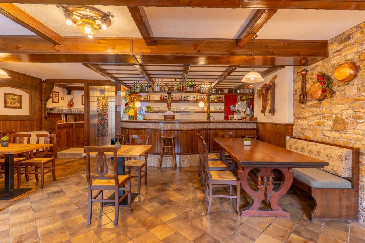 Hotel Des Alpes Saint Rhemy en bosses Bagian luar foto
